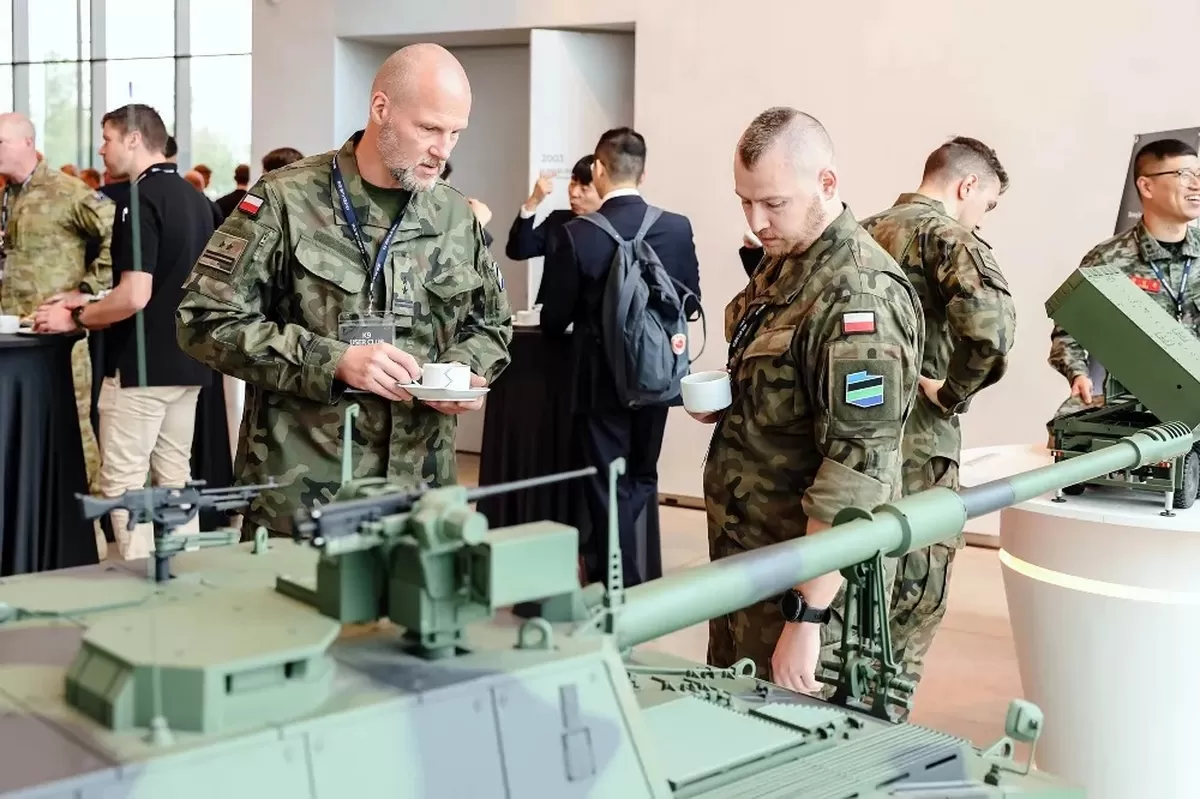 Polish military officials examine artillery equipment at the fifth K9 User Club