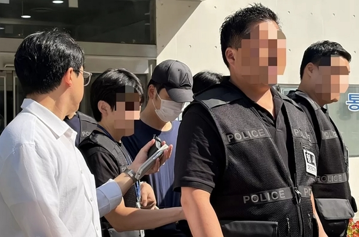 이혼 소송 중 아내 찾아가 자녀 앞에서 살해한 공무원 송치