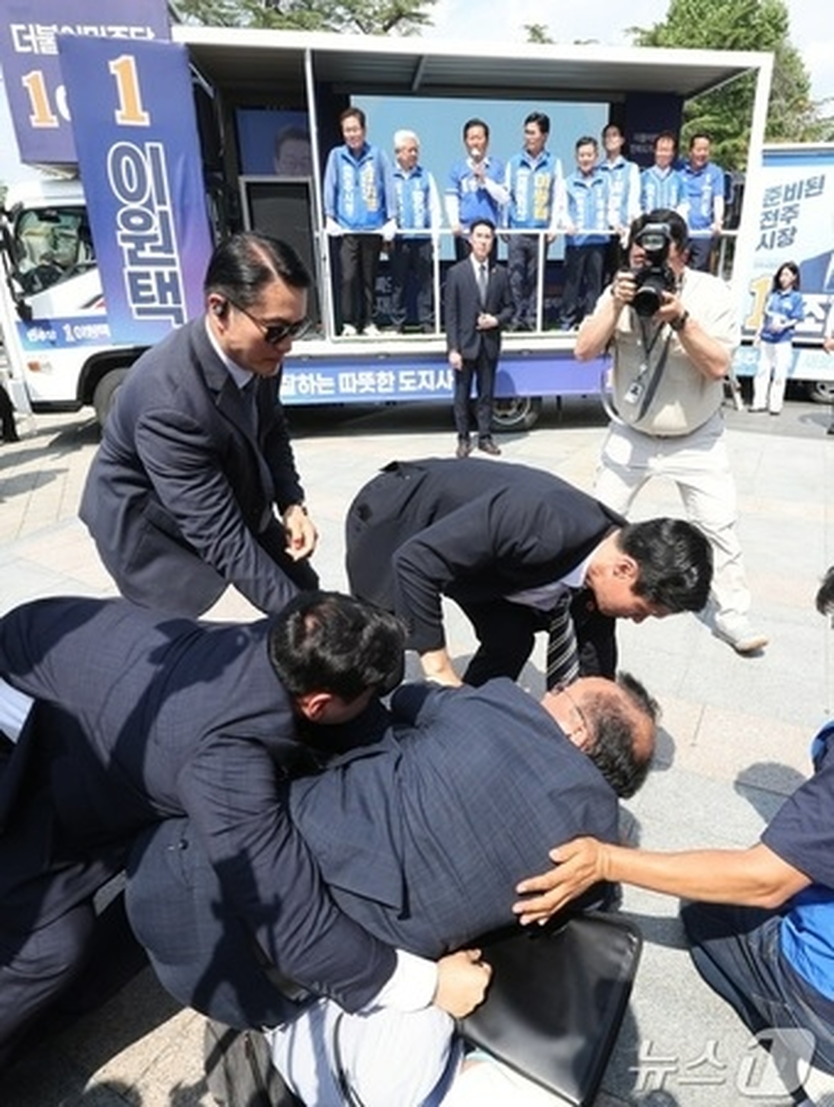 경찰, 정청래 유세 방해 기습 시위자 12명 무더기 입건