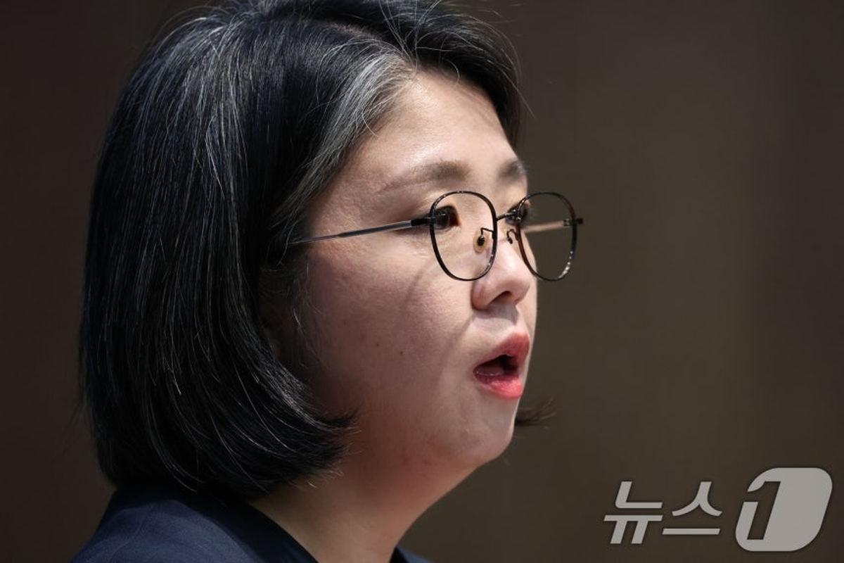 용혜인 장관 후보자 ‘남편 3억 급여 논란’ 경찰 수사 본격화