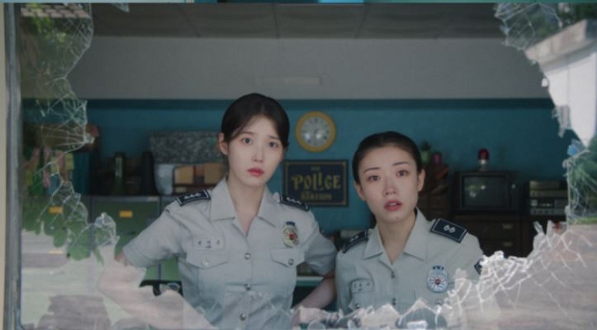 아이유, 1년 만에 신곡 발매... 김영옥 MV 깜짝 등장