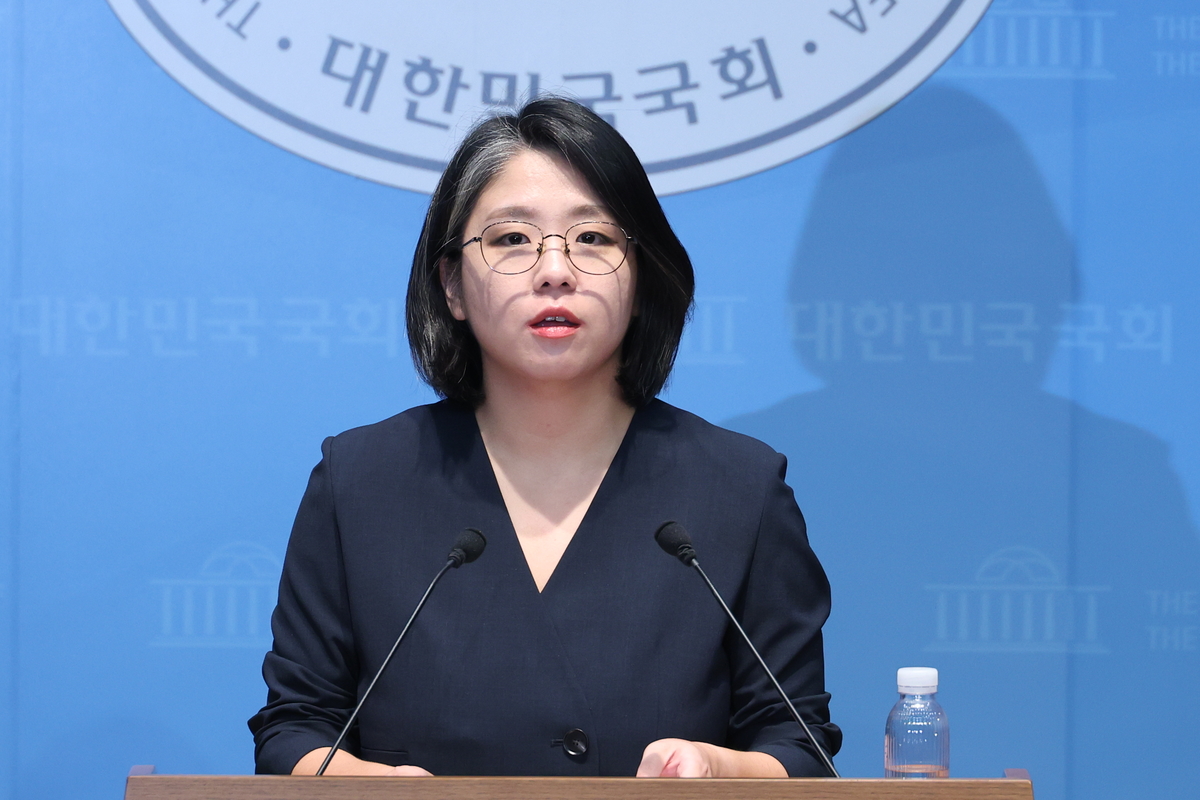 靑 “용혜인, 기자회견하는 줄 몰랐다... 우려 많이 전달돼 상황 주시”