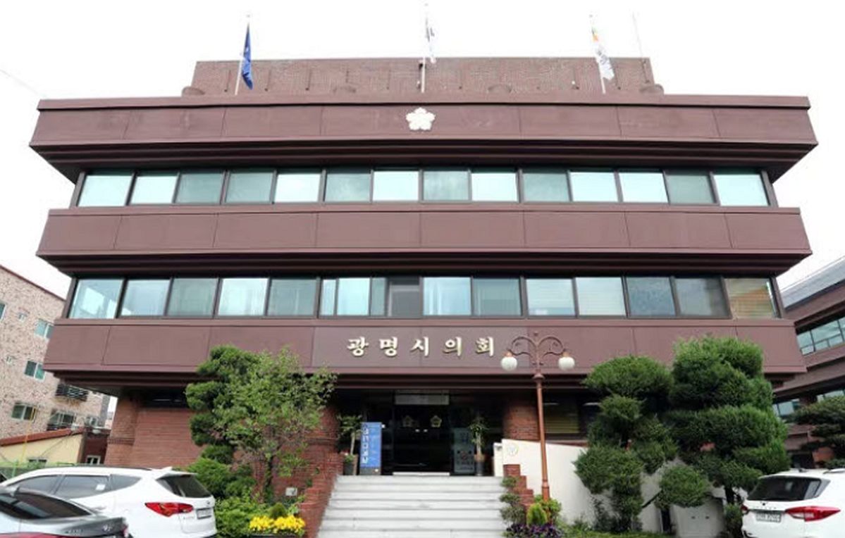 회기 중 여성과 호텔 간 광명시의원 “남자로서 꿍꿍이 있어 갔다”