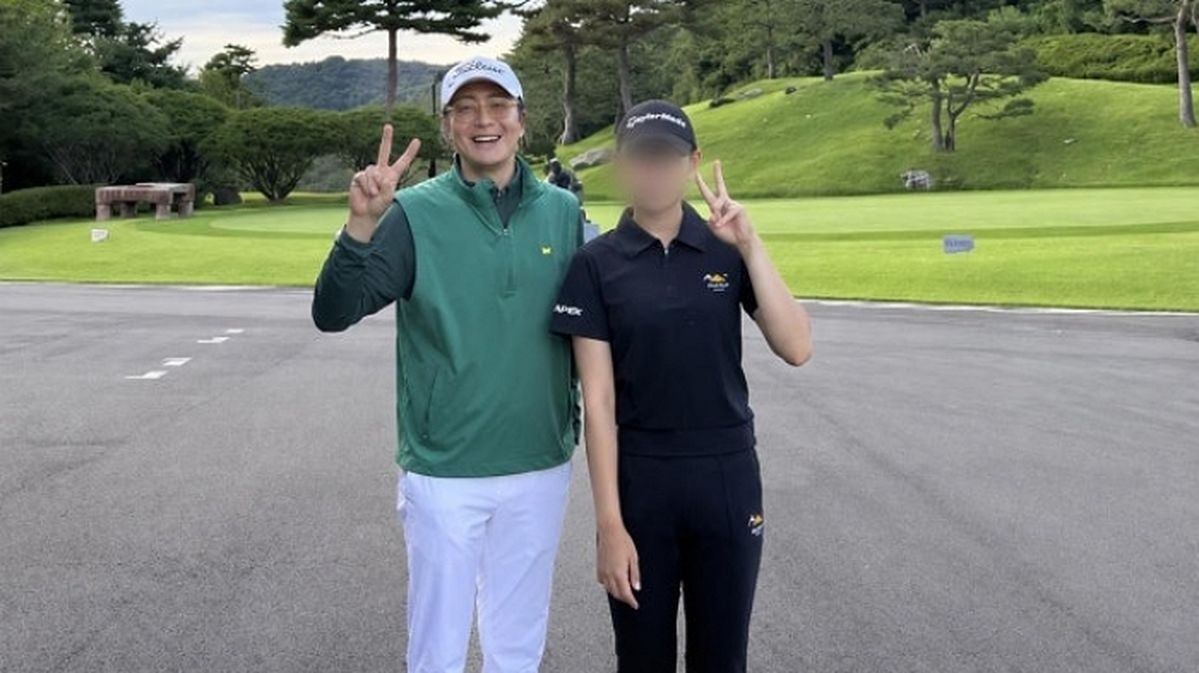 ‘깜짝 백발 근황’ 배용준, 신비주의 벗은듯한 추가 근황