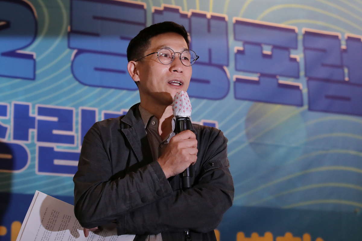 진중권, 이재명 대통령에 “손가락에 깁스하라”... SNS까지 직격한 이유