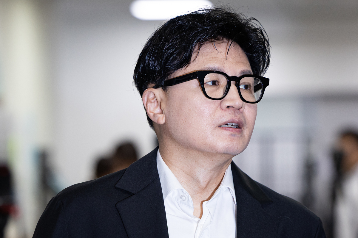 origin_김승원법무부장관후보자관련기자회견입장하는한동훈.jpg