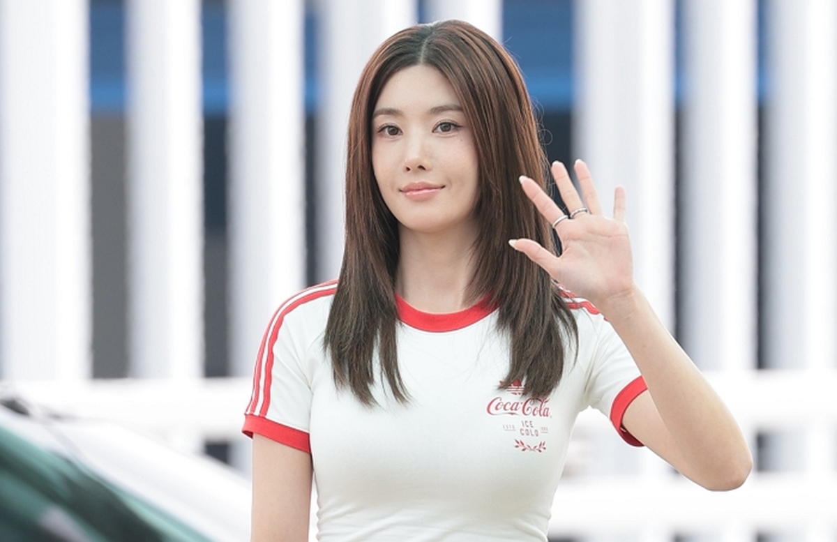 권은비, 차량 접촉사고로 팬사인회 당일 취소... “건강 최우선”