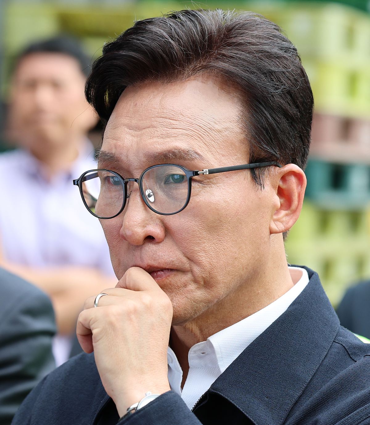 origin_고심하는김민석.jpg