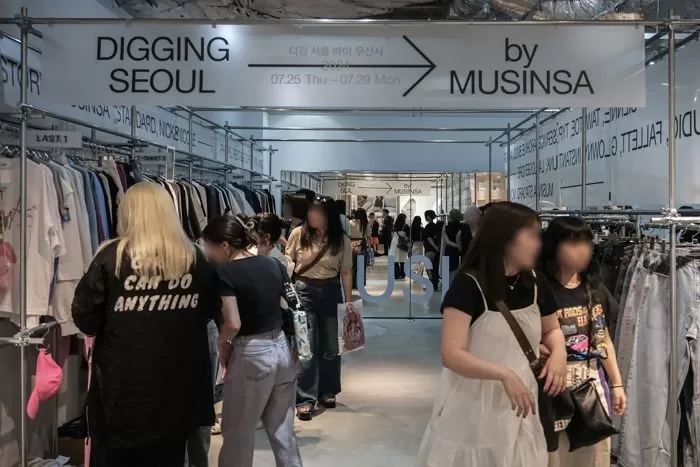 K-패션' 해외 진출 적극 지원한 무신사 글로벌... “3Q 거래액 전년 ...
