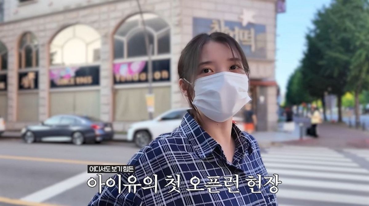 아이유, 김영옥·나문희 위해 ‘오픈런’ 뛰었다