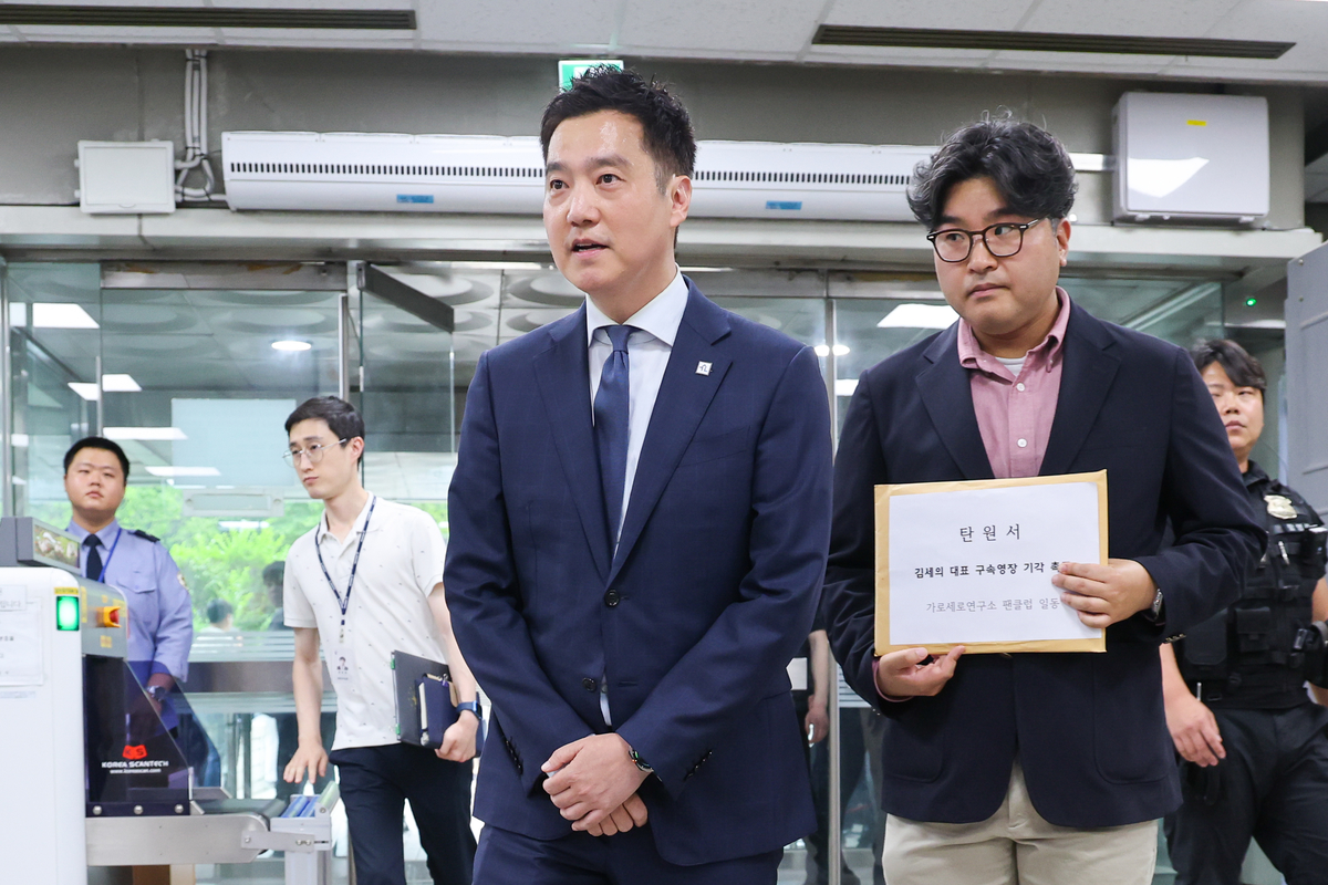 origin_탄원서갖고영장심사향하는김세의가세연대표.jpg
