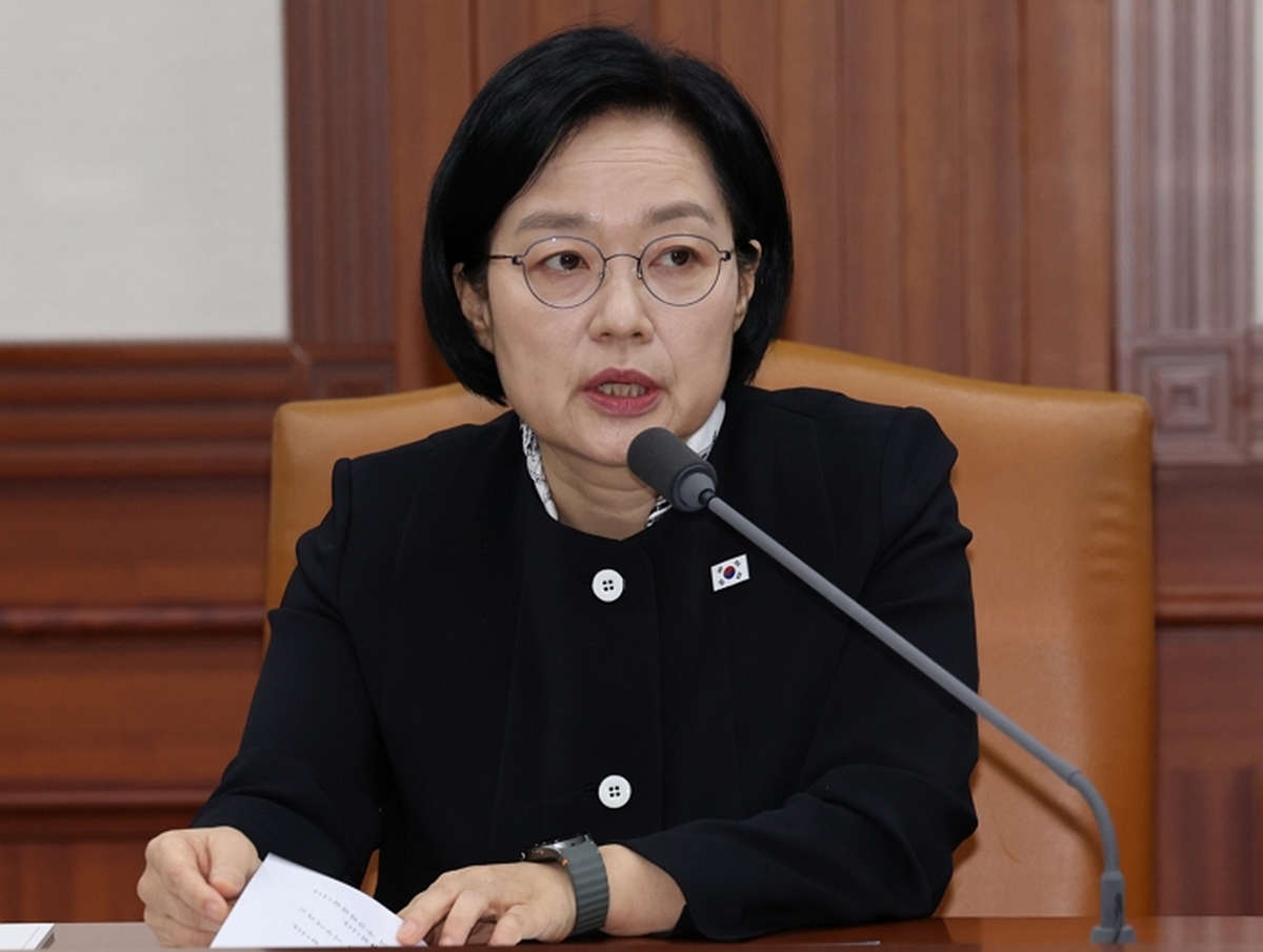 origin_한성숙총리국가정책조정회의주재.jpg