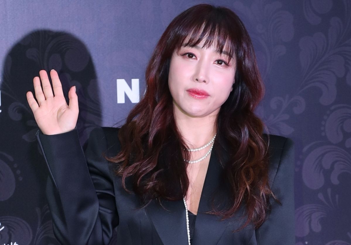 유부남과 ‘엘베 키스’ 의혹... 트로트 가수 숙행, 상간녀 소송 1심 패소