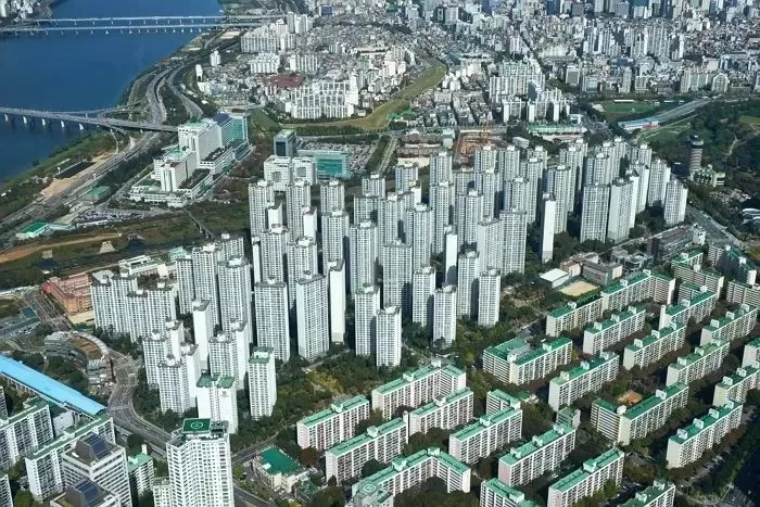 서울 아파트 평균 매매가 16억, 전세 7억... 10명 중 7명 서울 떠난다