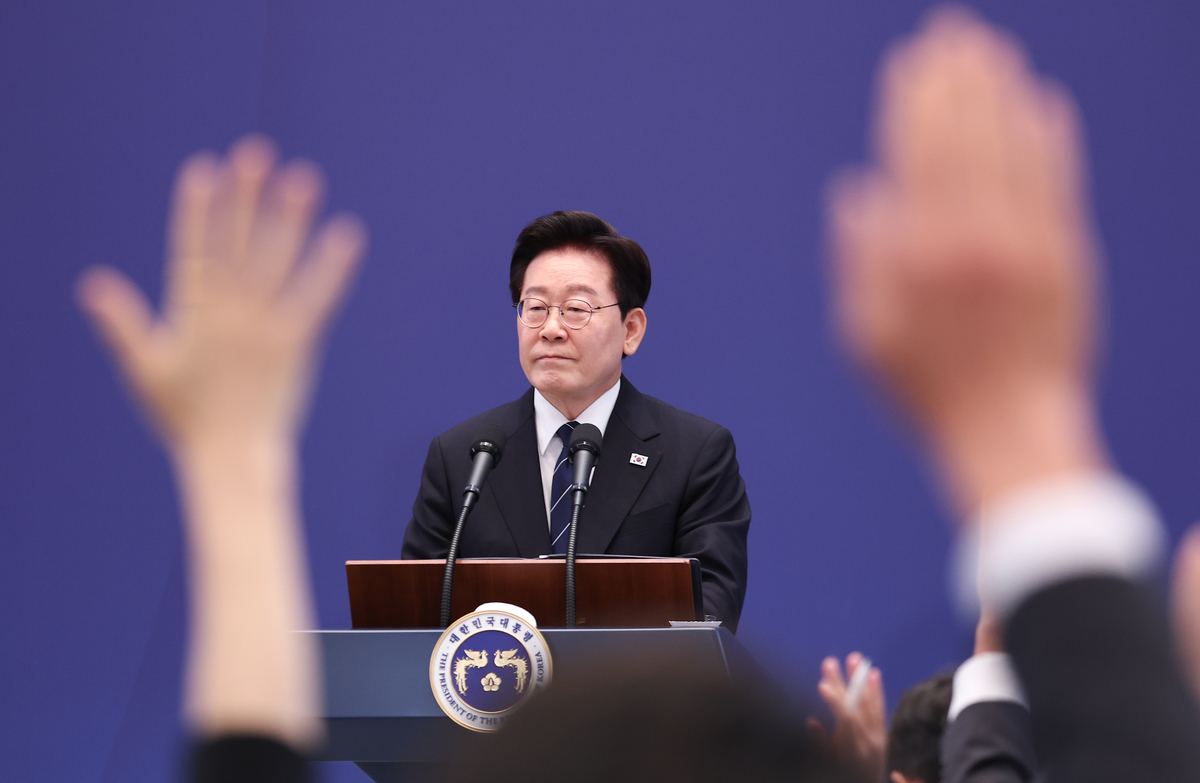 李 대통령 “김승원 임명, 신중하게 결정하겠다”