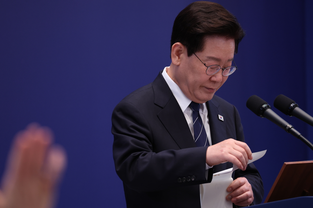 이 대통령 “강남 집값 하락·외곽 상승은 평탄화 작업...부동산 공급 최대한 신속하게”