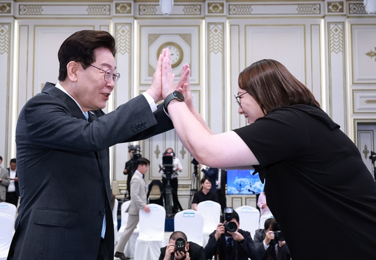origin_이재명대통령청년들과인사.jpg