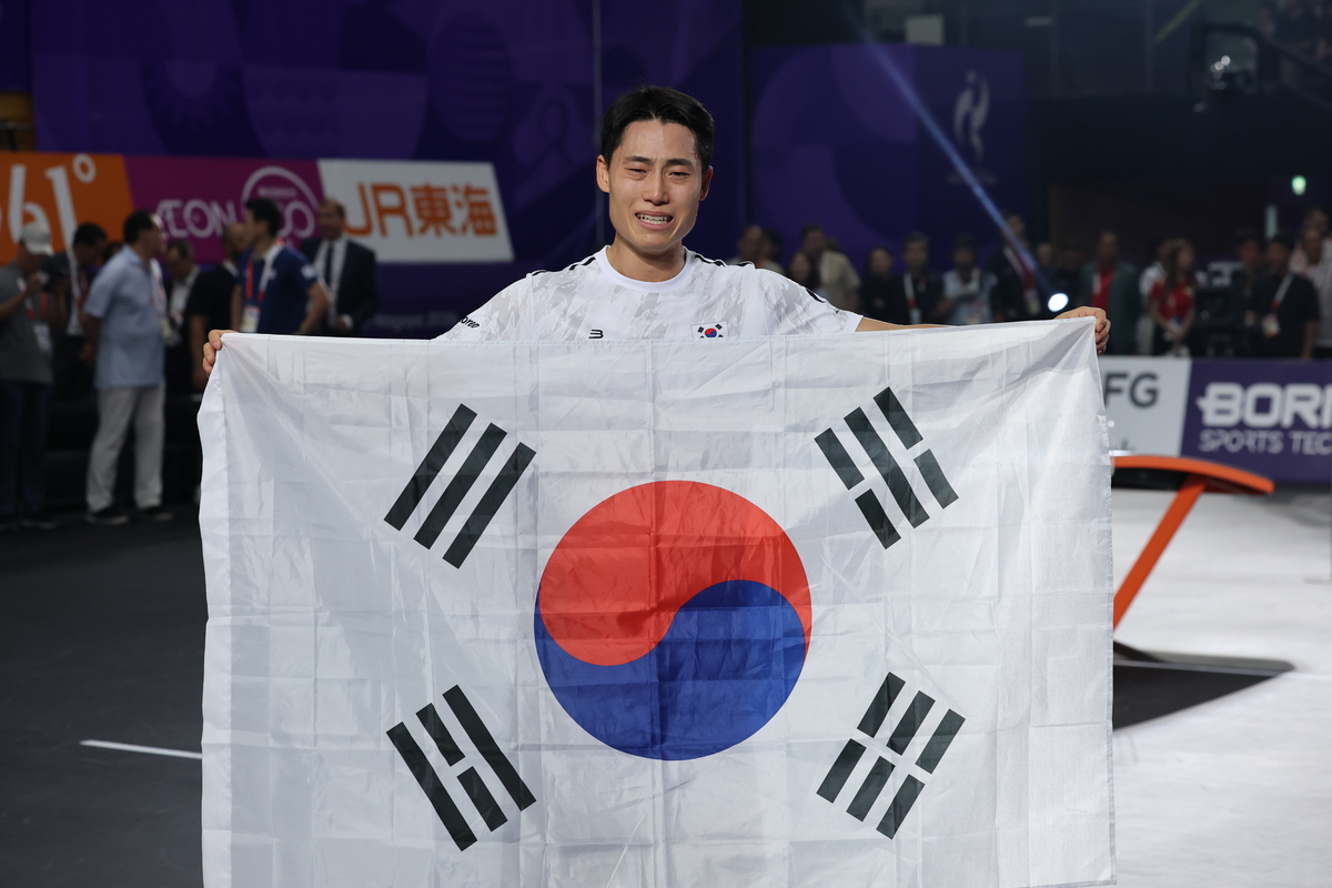 origin_태극기든이준석초대챔피언의눈물.jpg