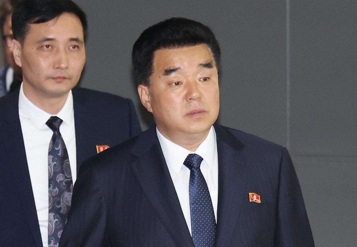 origin_북한김일국체육상나고야도착.jpg