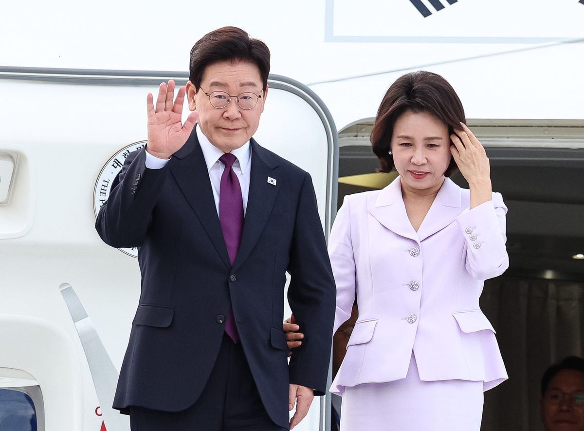 origin_뉴욕도착한이재명대통령·김혜경여사 (1).jpg