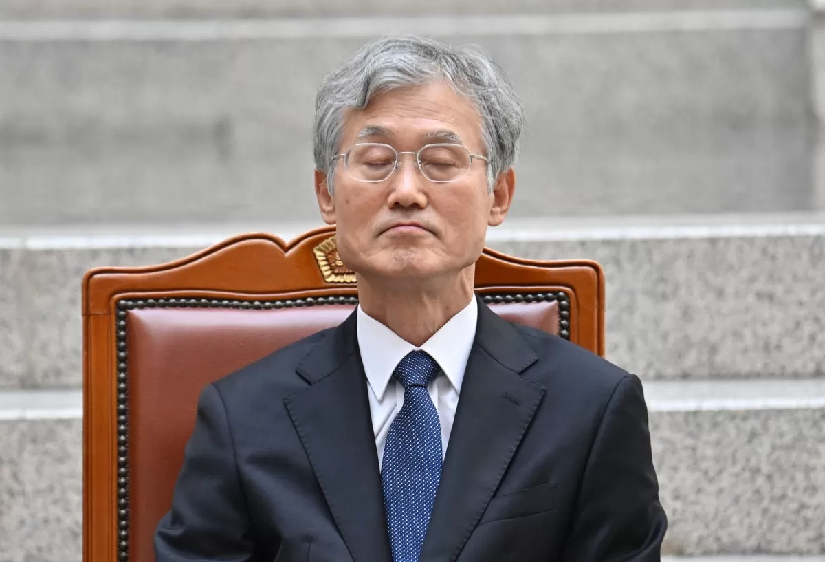 origin_생각에잠긴조희대대법원장.jpg