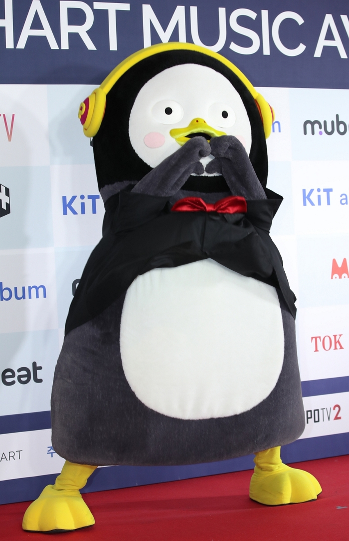 origin_써클차트어워즈펭수도왔어요.jpg