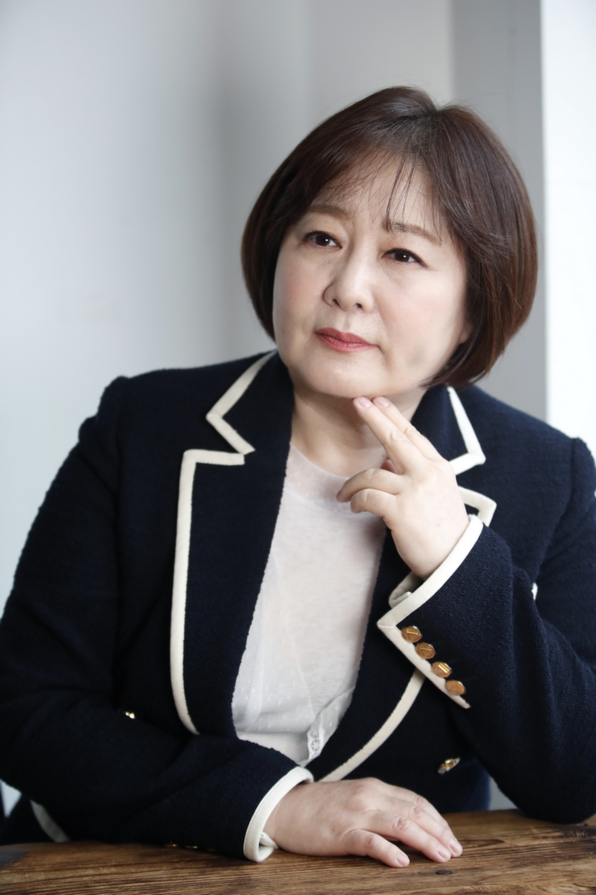 origin_생각에잠긴이금희.jpg