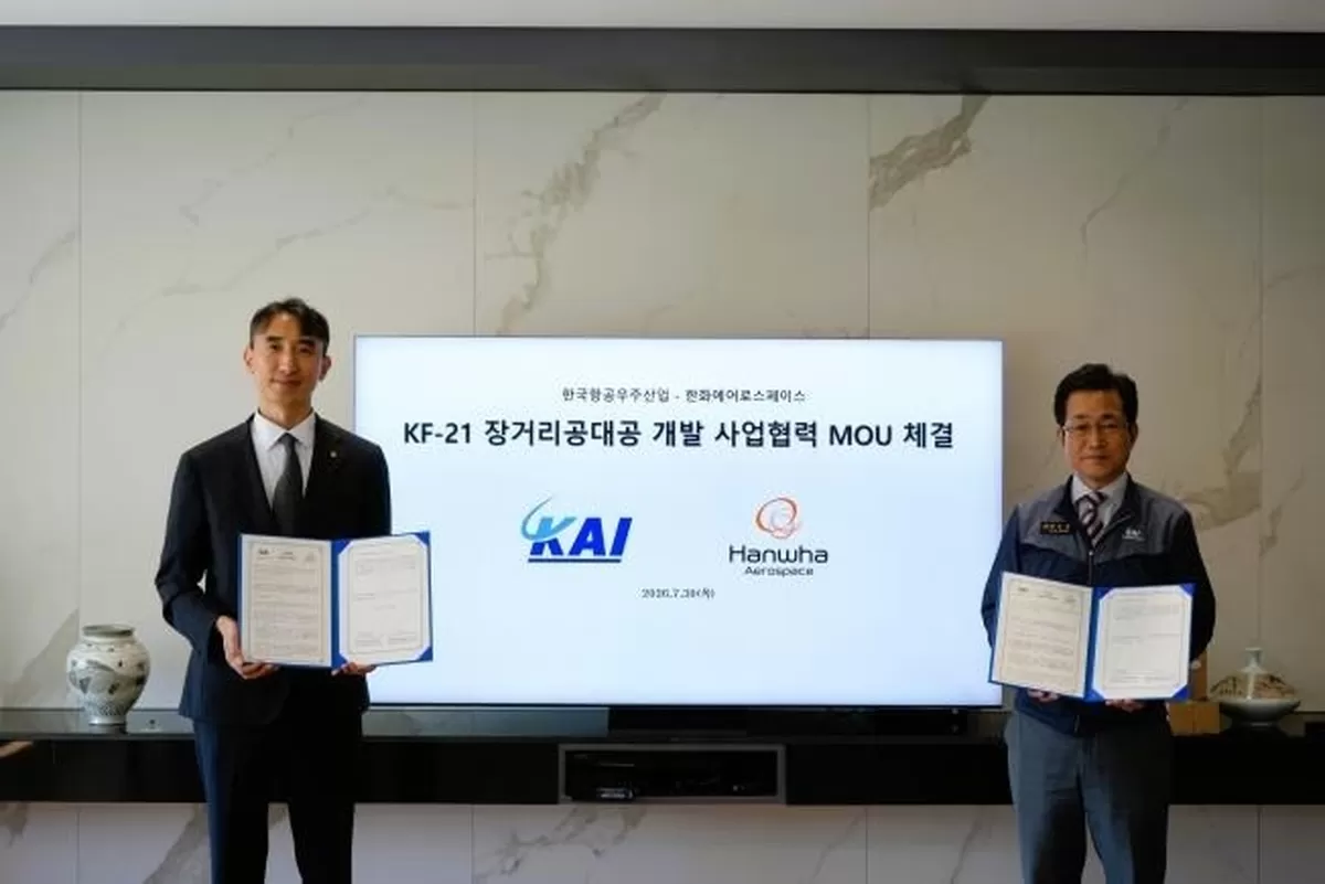 한화에어로·KAI, KF-21에 탑재할 '국산 장거리 미사일' 개발부터 수출까지 손잡는다