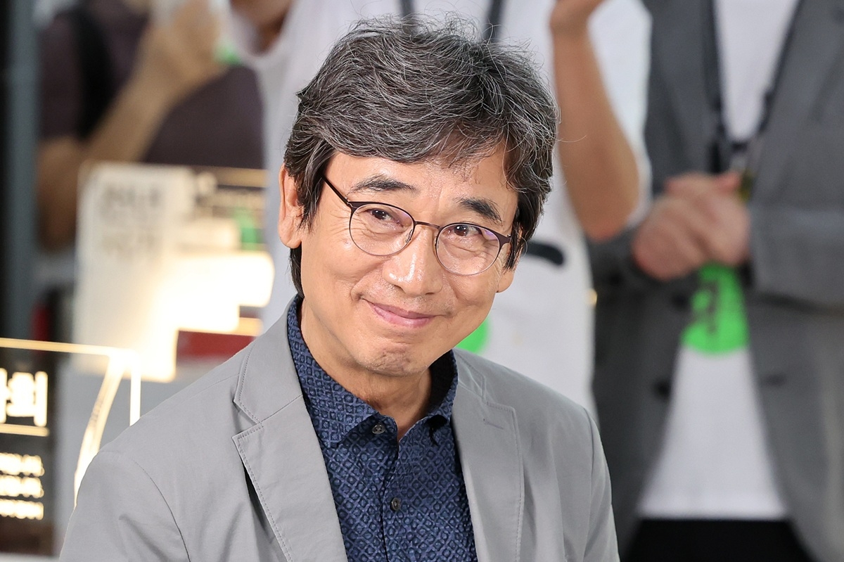 origin_돌베개·평산책방부스찾은유시민작가.jpg