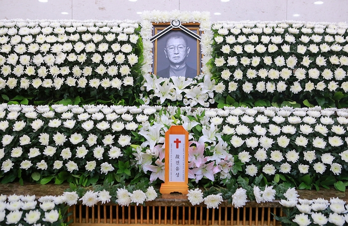 ‘개그맨’ 호칭 만들고 ‘개콘’ 터전 연 코미디계 큰 별... 故 전유성 2주기
