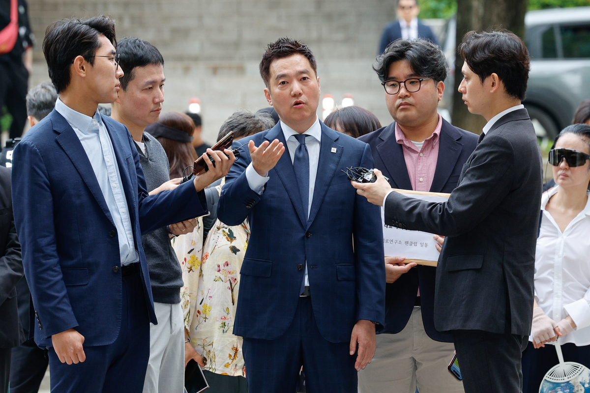 변호사비 미납한 김세의... 부친이 산 압구정 아파트 경매
