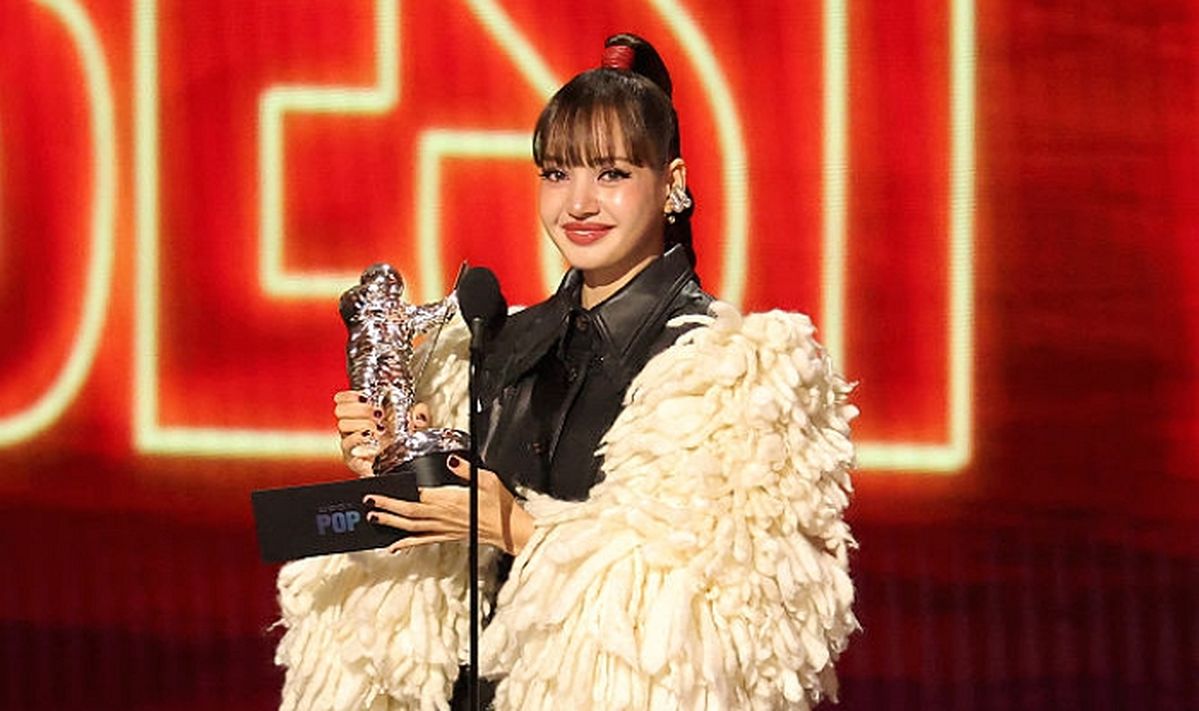 리사, VMA ‘베스트 팝’ 받은 최초의 K-팝 아티스트 됐다