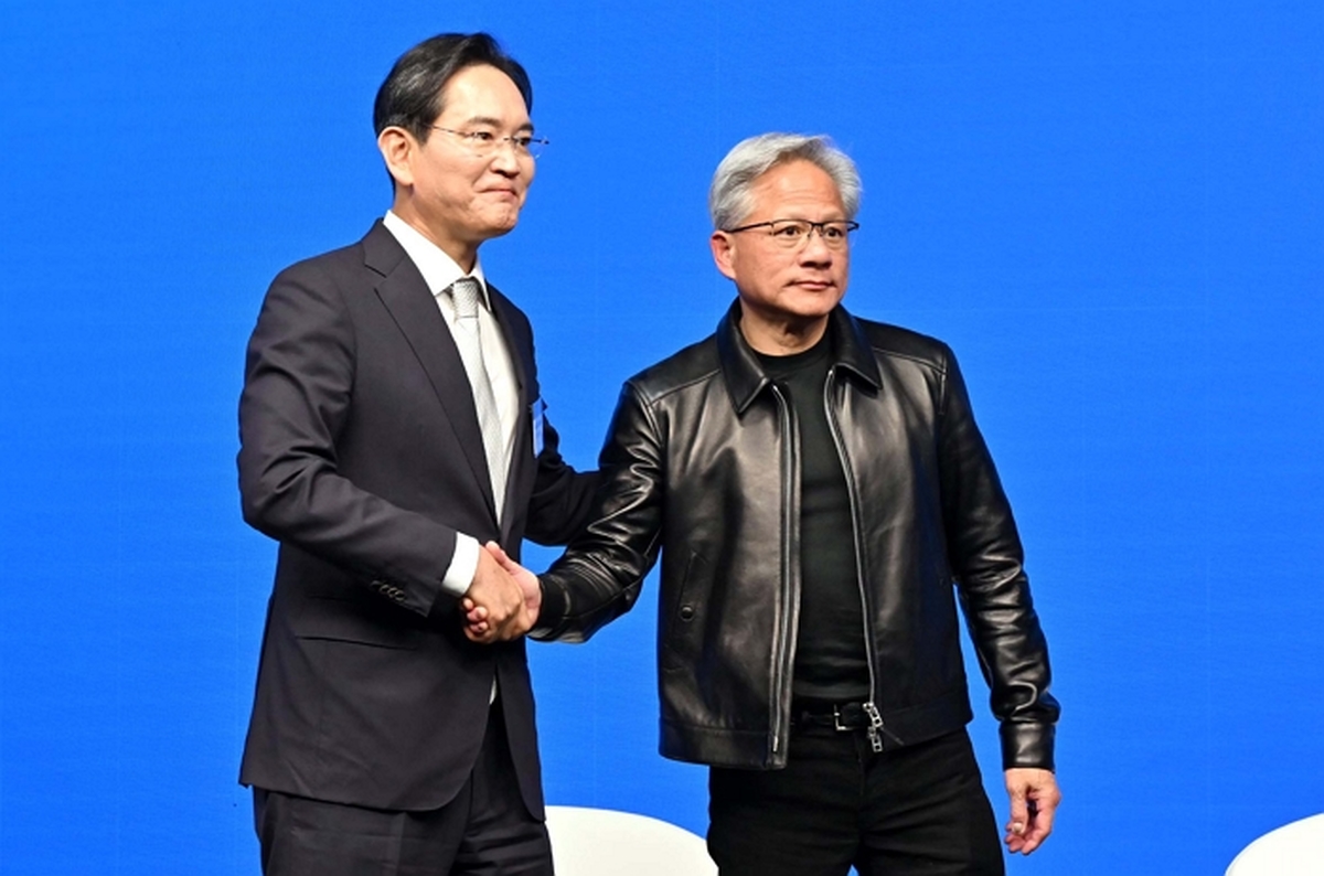 origin_손잡은이재용회장·젠슨황CEO.jpg
