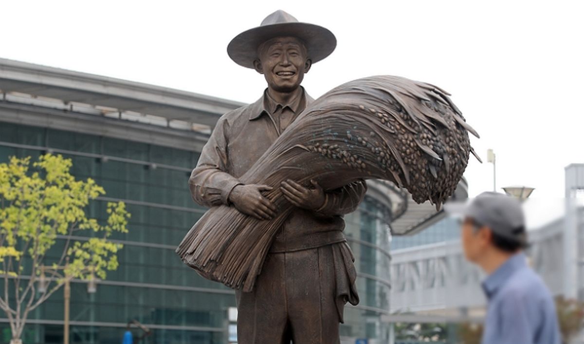 홍준표, 박정희 동상 철거 기각에... 