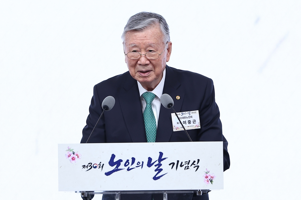 [사진1] 제30회 노인의 날 기념식에서 인사말씀을 하는 이중근 대한노인회장(유엔한국협회, 부영그룹 회장).jpg