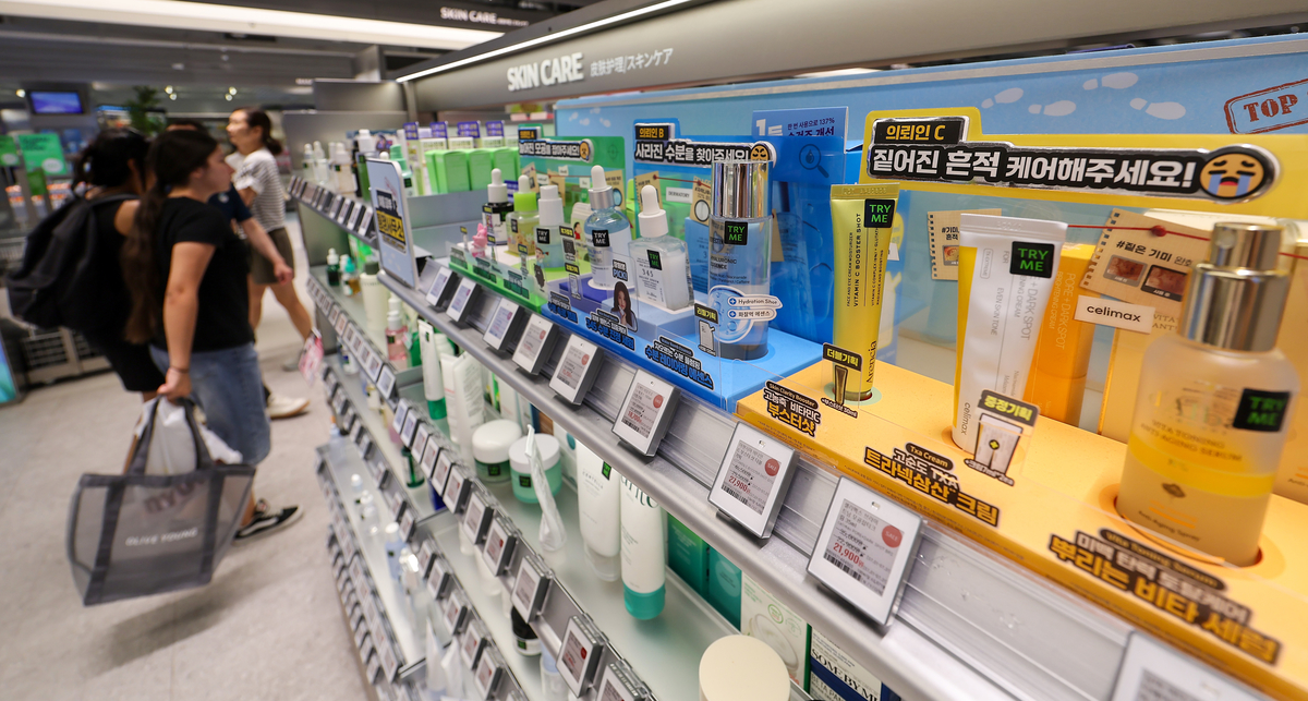 고향 간 부모·10대 자녀 함께 올리브영 갔다... 지방 매장 매출 급증