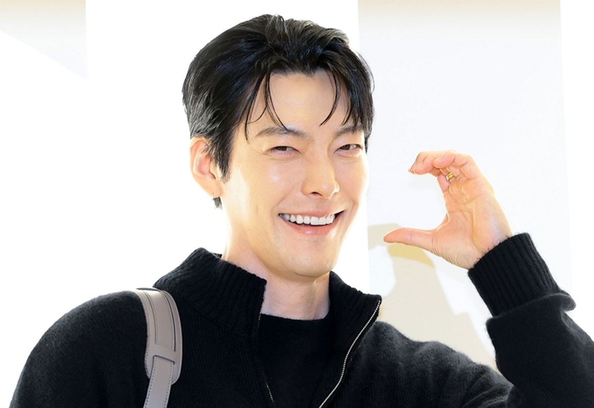 origin_‘신민아♥’김우빈결혼앞두고쇼핑몰나들이.jpg