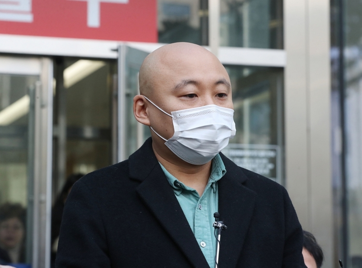 origin_취재진질문에답하는주호민.jpg