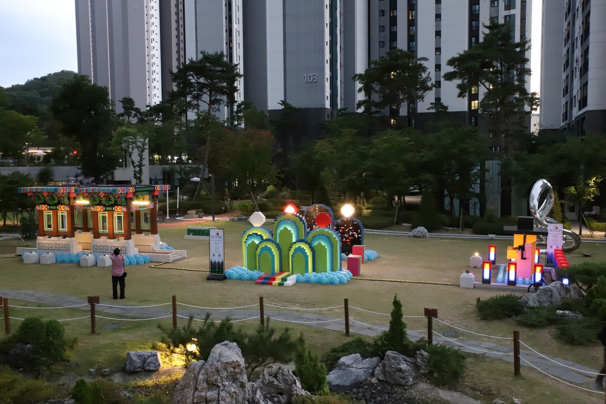 사진설명1 천안 푸르지오 레이크사이드에 설치된 푸르지오 팝업가든 전경.jpg