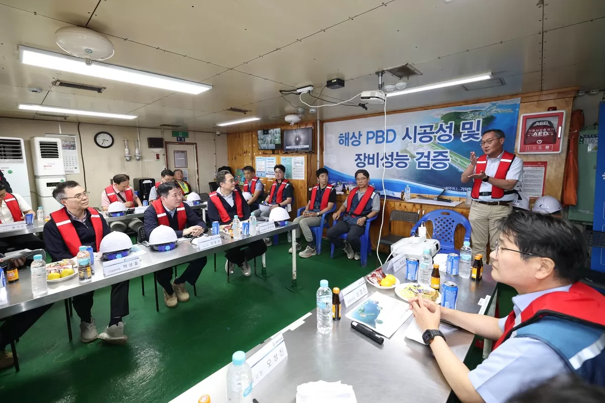 가덕도신공항 해상 PBD 시공성 및 장비성능 검증 현장 사진 / 가덕도신공항건설공단