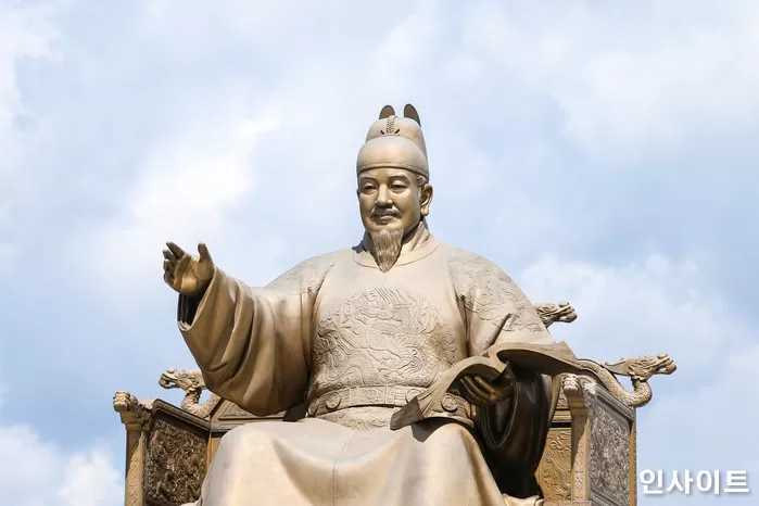 서울 종로구 세종로 광화문광장의 세종대왕 동상 / 사진 = 인사이트