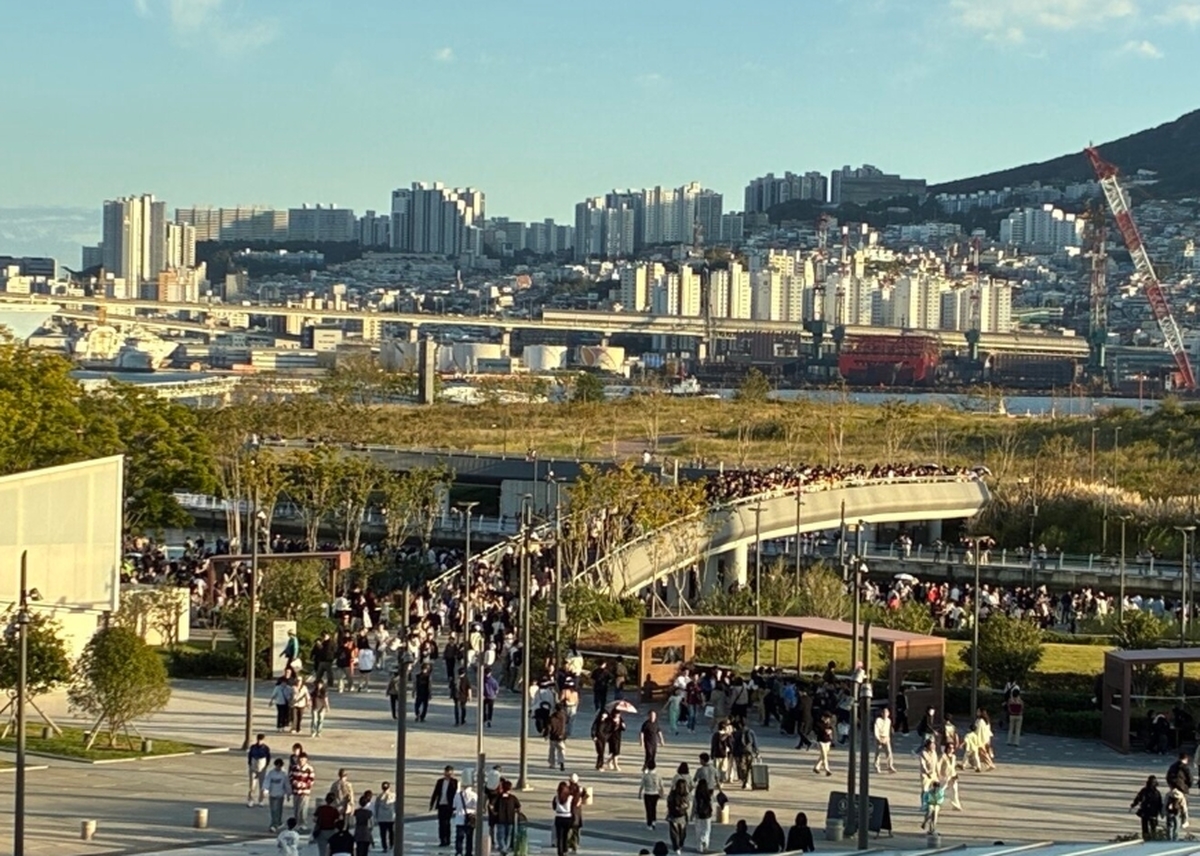 부산 북항 뒤흔든 '부캉이' 열풍 식지 않았다... 연휴 첫날 5만9천명 방문