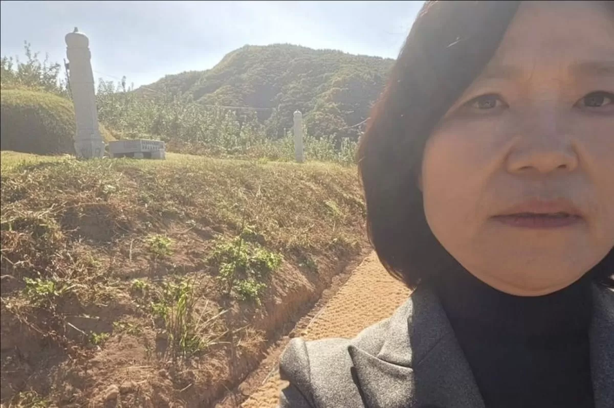 이진숙 국민의힘 의원이 10일 오후 자신의 인스타그램 계정을 통해 공개한 이재명 대통령의 부모 묘소. 사진=이진숙 의원 인스타그램 계정 캡처