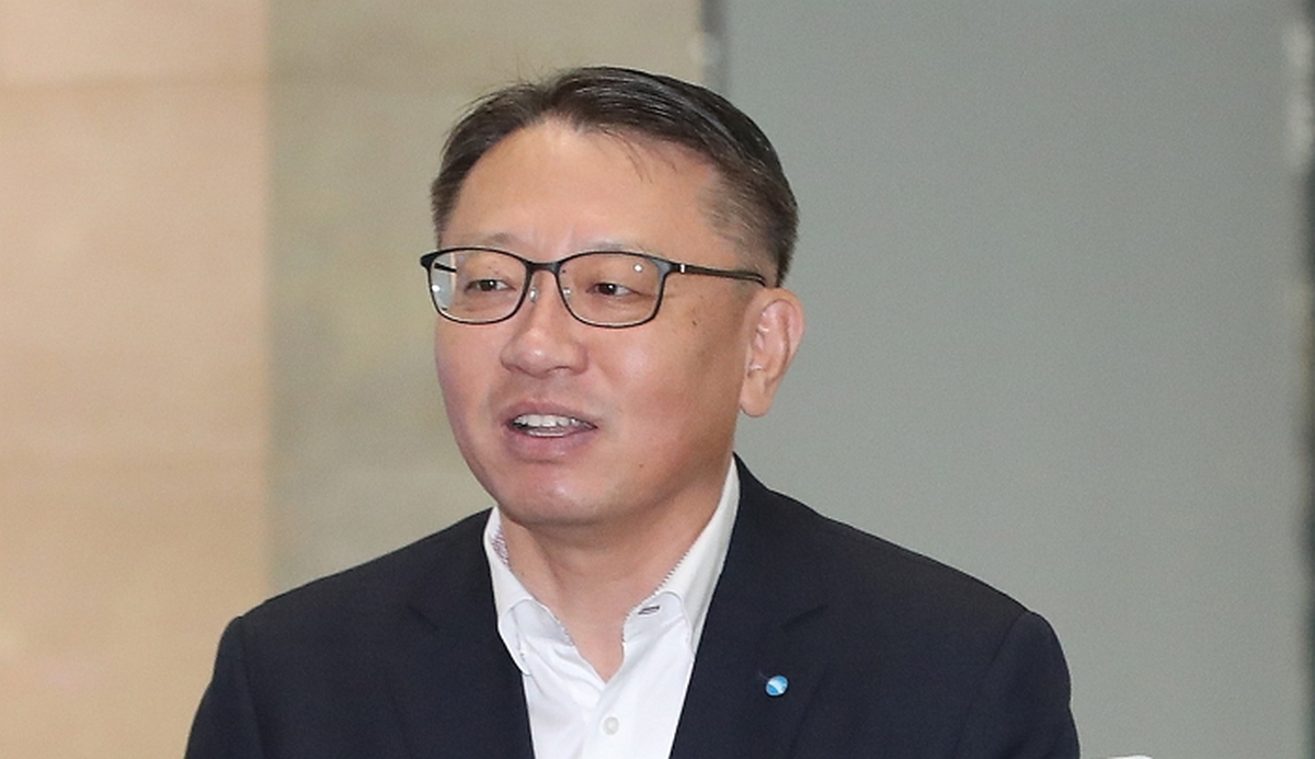 origin_취재진질문에답하는정진완우리은행장후보.jpg