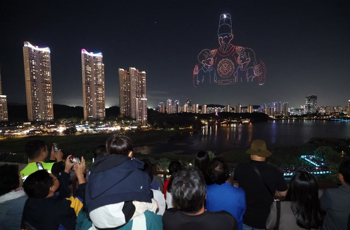 origin_밤하늘화려하게수놓은드론.jpg
