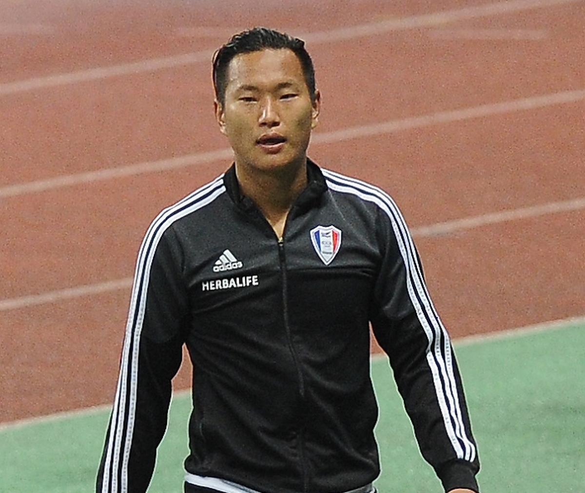 origin_경기장떠나는정대세.jpg