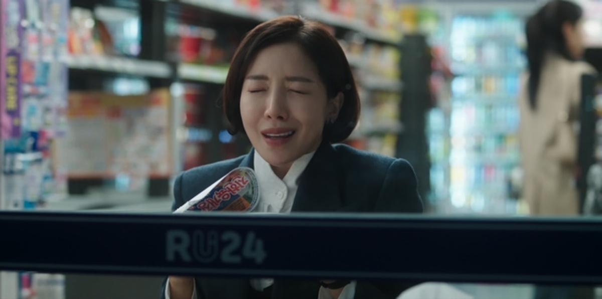 윤세아, 컵라면 들이키고 