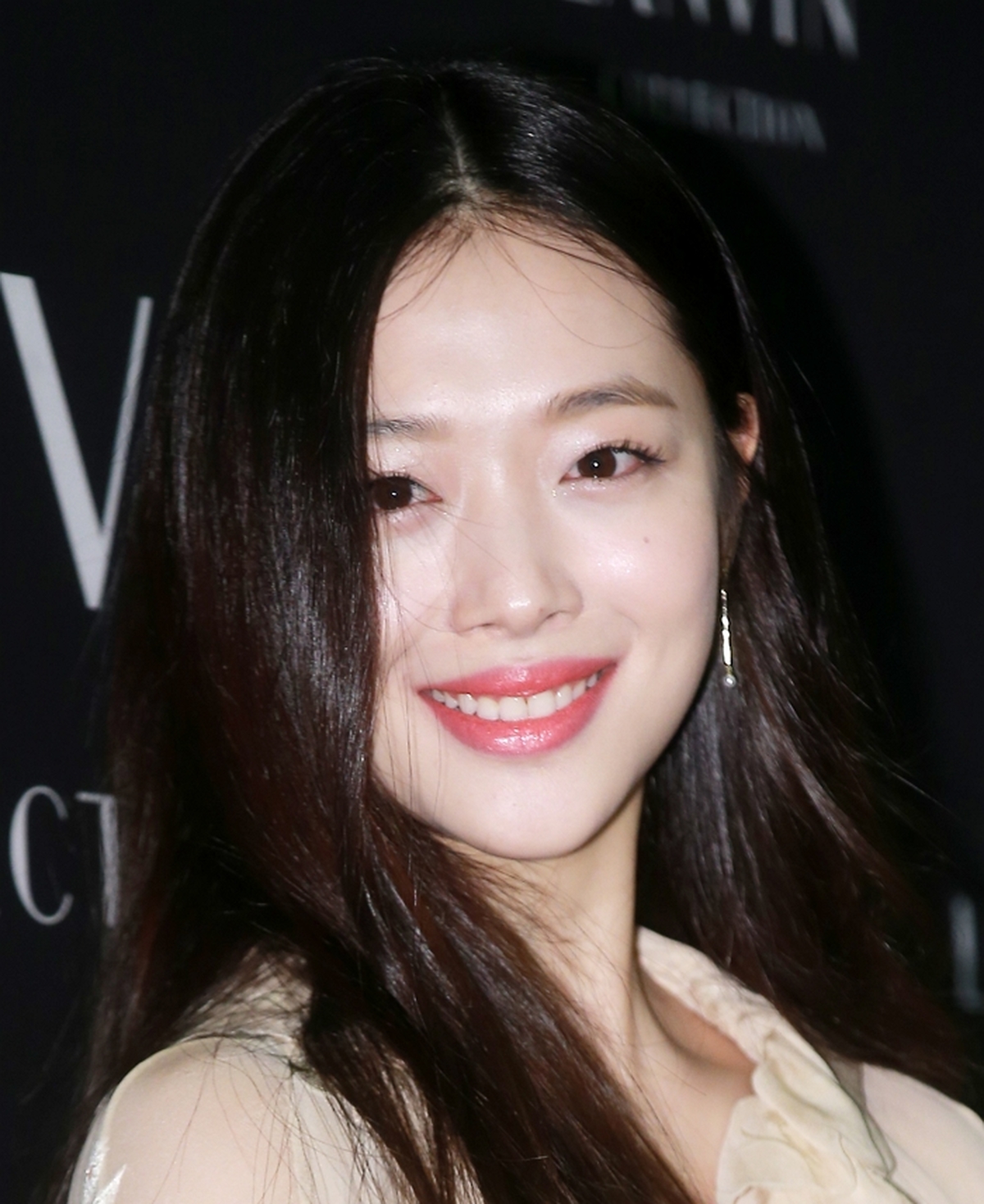 origin_설리에프엑스탈퇴후첫공식석상.jpg