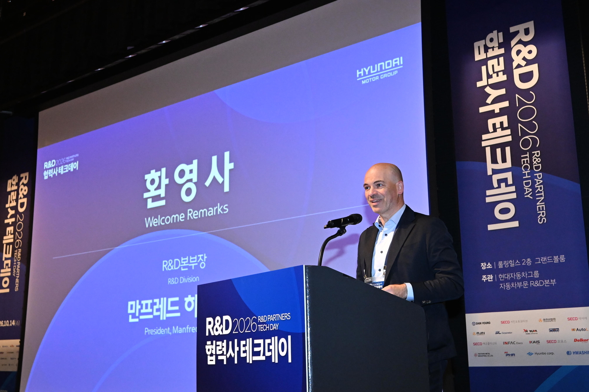 사진1) 현대차·기아 R&D본부장 만프레드 하러 사장이 인사말을 전하는 모습.JPG