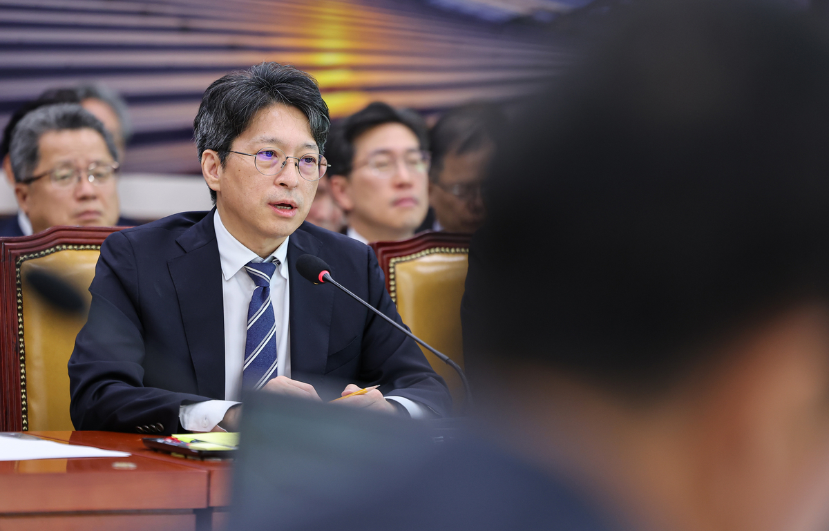 origin_국감의원질의에답하는홍지선장관.jpg